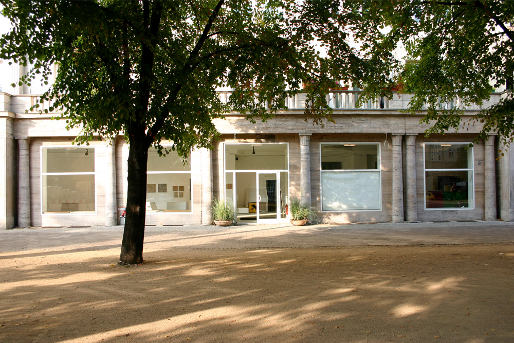 Galerie Tristesse Deluxe Berlin