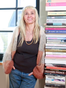 Nelja Stump, visual artist and curator, founder of The Art To Be e.V. Berlin, 